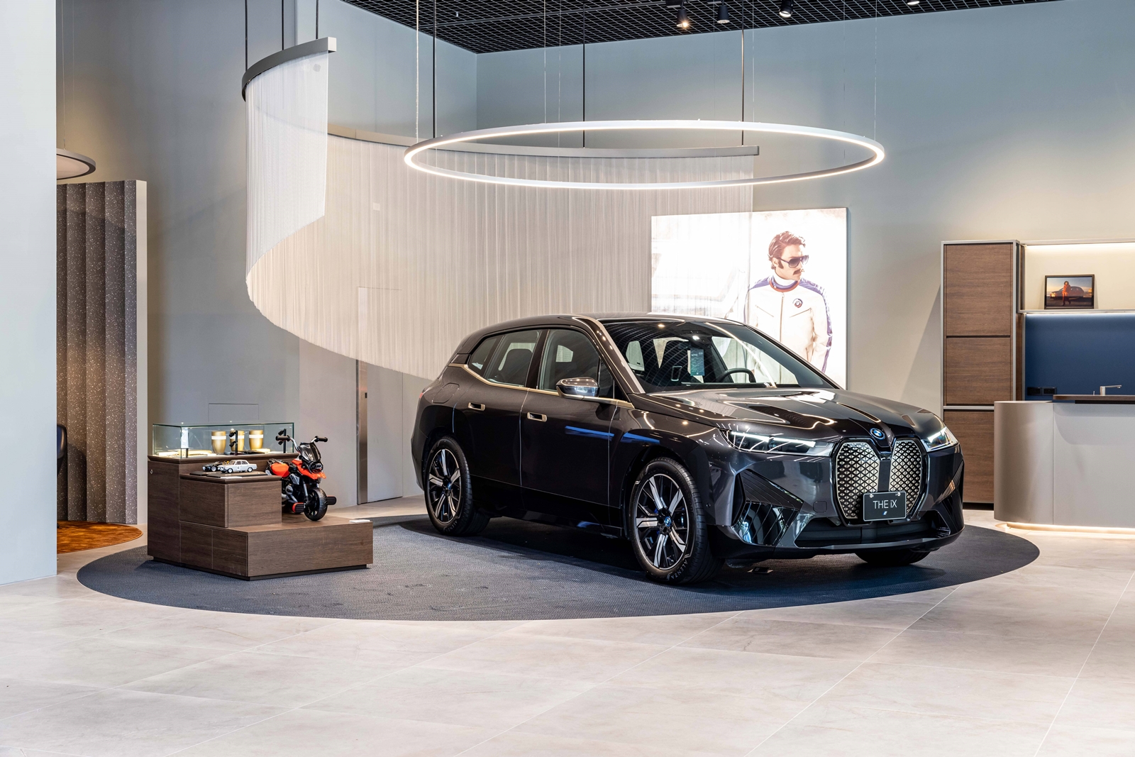 [新聞照片三] 未來BMW全台各展間將陸續導入新世代Retail.Next展間設計概念，BMW總代理汎德也將攜手經銷商打造全新台北汎德士科全功能展示暨服務中心與新竹中鎂竹北全功能展示暨服
